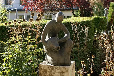 Frau mit Krug