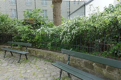 Square Claude-Charpentier