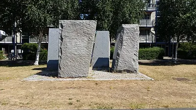 vier graniet blokken