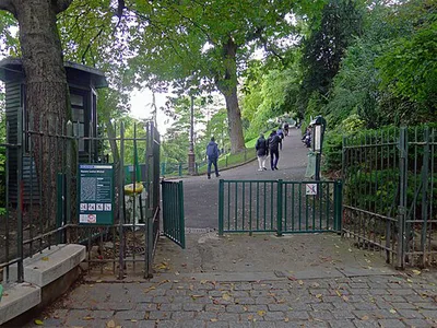 Square Louise Michel