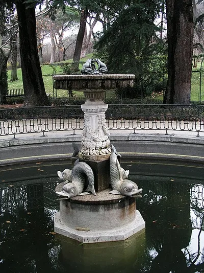 Fuente de los Delfines