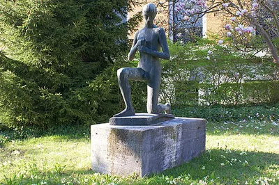 Kniender Jüngling