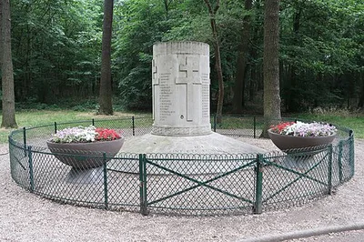 Memorial des Fusillés de la Cascade du Bois de Boulogne