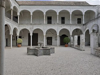 "Convento de Santa María de los Reyes"