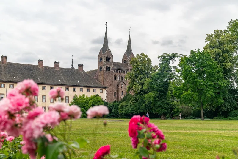 Weser-Radweg, 2. Etappe: Von Höxter nach Hameln
