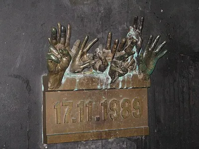 17. 11. 1989
