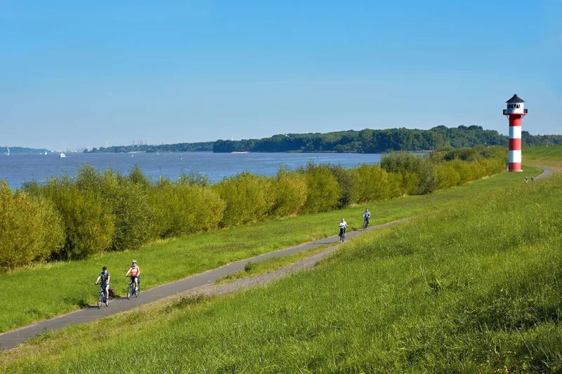 Elberadweg: Abschnitt Lühe - Wischhafen in der Urlaubsregion Altes Land am Elbstrom