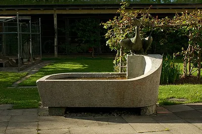 Brunnen Schlossmatt / Pelikan