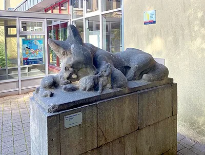 Füchsin mit Jungen