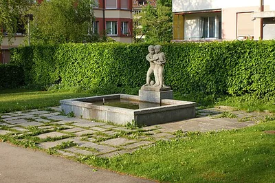 Brunnen Spielplatz Obere Humboldtstrasse / Zwei Knaben