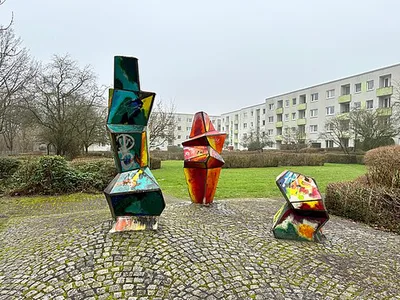 Farbige Plastiken