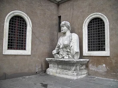 Statua "parlante" Madama Lucrezia