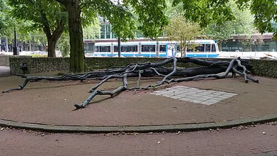 Monument Walraven van Hall