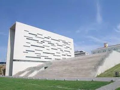 Neue Universität Lissabon