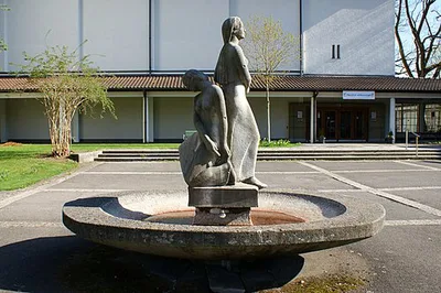 Hofbrunnen Markuskirche / Die kluge und die törichte Jungfrau