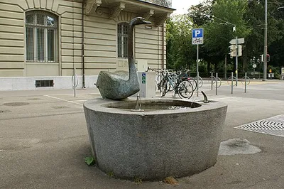 Schwanengasse-Brunnen / Schwan