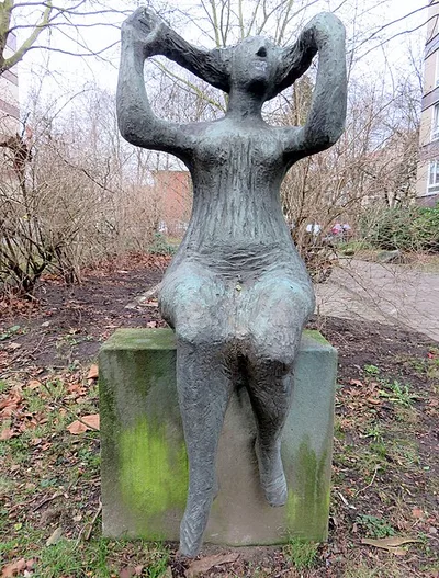 Frau mit Haarschopf