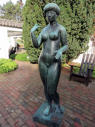 Große weibliche Figur