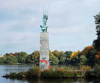 Drei Männer im Boot