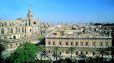 Kathedrale, Alcázar und Archivo de Indias in Sevilla