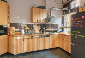 Hostel Mondpalast Dresden – Doppelzimmer mit Dusche und WC