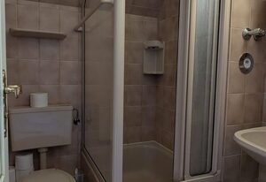 Mini-Wohnung mit Dachschräge im friesischen Stil