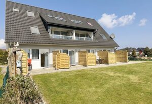 MR: Haus Inselperle mit Blick auf den Bodden – Wohnung 06 mit Balkon und Boddenblick