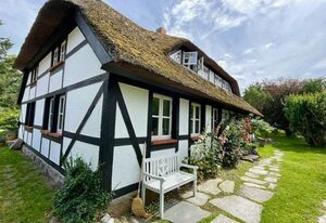 Mönchguter Ferienhaus unterm Reetdach mit Kamin und Sauna