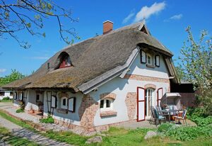 Ferienhaus Sonnenwinkel unterm Reetdach mit Sauna und Kamin