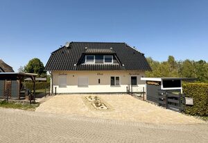 MR: Doppelhaushälfte Meeresbrise mit Terrasse und Fasssauna