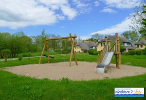 Familienfreundliches Reetdachhaus Weißdorn 2 – DHH Weißdorn 2
