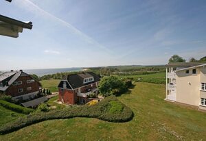 A: Haus Rügenscher Bodden mit Meerblick – Ferienwohnung 09 3-Raum DG mit 2 Balkonen