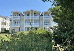 A: Haus Rügenscher Bodden Whg. 03 mit Meerblick 4 Sterne – Ferienwohnung 03 3-Raum EG mit Terrasse