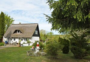 Urlaub unterm Reetdachhaus am Neuensiener See – Lütte Ferienwohnung unterm Reetdach