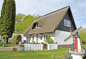 Urlaub unterm Reetdachhaus am Neuensiener See – Lütte Ferienwohnung unterm Reetdach