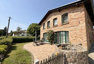 MR: Doppelhaushälfte Uns Kathus mit Terrasse & Kamin