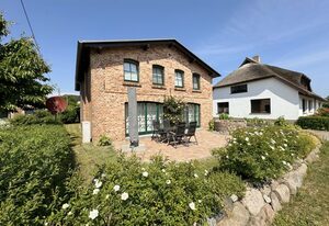 MR: Doppelhaushälfte Uns Kathus mit Terrasse & Kamin
