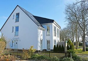 schöne Ferienwohnungen in Dranske auf dem Windland! – 02 Fereinwohnung mit Terasse OG Dranske
