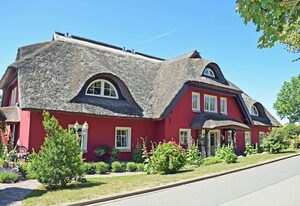Karolas Landhus unterm Reetdach – 02 Ferienappartement mit Terrasse