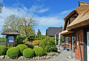 schöne Ferienwohnungen mit Terrasse/Balkon u. Sauna – Ferienwohnung mit Balkon und Kamin Störtebeker