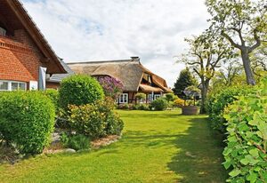 schöne Ferienwohnungen mit Terrasse/Balkon u. Sauna – Ferienwohnung mit Balkon und Kamin Störtebeker