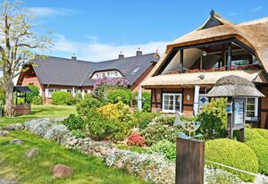 schöne Ferienwohnungen mit Terrasse/Balkon u. Sauna – Ferienwohnung mit Balkon und Kamin Störtebeker