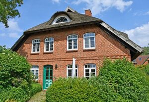 Ferienwohnungen im Landhaus am Deich mit großem Garten – Nr. 3 Appartement mit Kamin