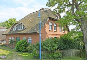 Ferienwohnungen im Landhaus am Deich mit großem Garten – Nr. 3 Appartement mit Kamin
