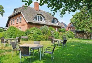 Ferienwohnungen im Landhaus am Deich mit großem Garten – Nr. 3 Appartement mit Kamin