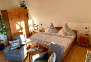 Land FeWo am Teich- Reet gedeckt/Ostseenah /bei Binz – Ferienwohnung