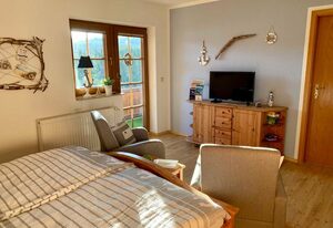 Land FeWo am Teich- Reet gedeckt/Ostseenah /bei Binz – Ferienwohnung