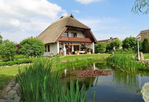 Land FeWo am Teich- Reet gedeckt/Ostseenah /bei Binz – Ferienwohnung