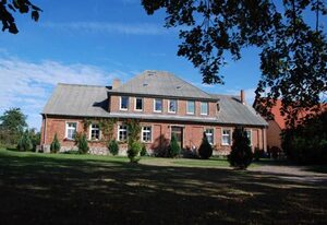 Ferienwohnungen im Gutshaus Gnies – 03 Ferienwohnung Rügen mit Kamin