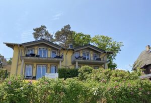 A: Haus Strandkiefer - in strandnaher Lage – Wohnung 04 mit Kamin, Balkon & Meerblick